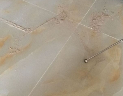 友谊瓷砖空鼓维修公司分享粘合剂选择不当在瓷砖铺贴过程中可能导致以下问题
